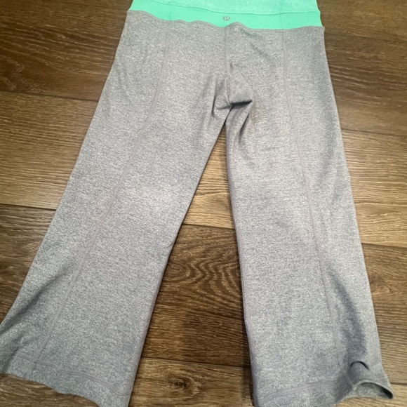 Lululemon Groove REVERSIBLE Crop Wide Leg Leggings Gray/black Gray/teal Size 2 - Picture 7 of 11
